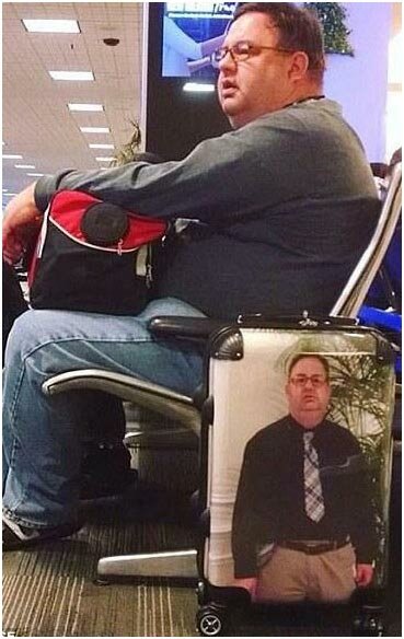 Source: Dailymail.co.uk (To protect the suitcase, this traveller has posted his photo on it.)